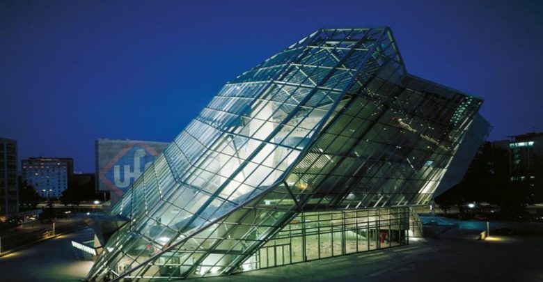 پاورپوینت تحلیل مرکز سینمایی ufa در آلمان