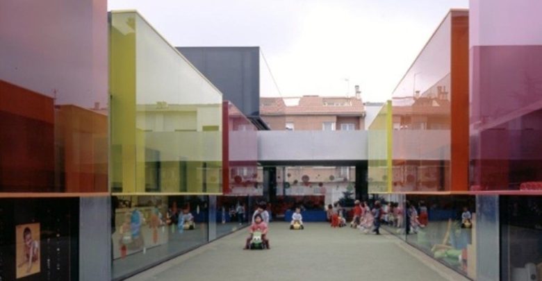 پاورپوینت تحلیل مهدکودک بارسلون اسپانیا